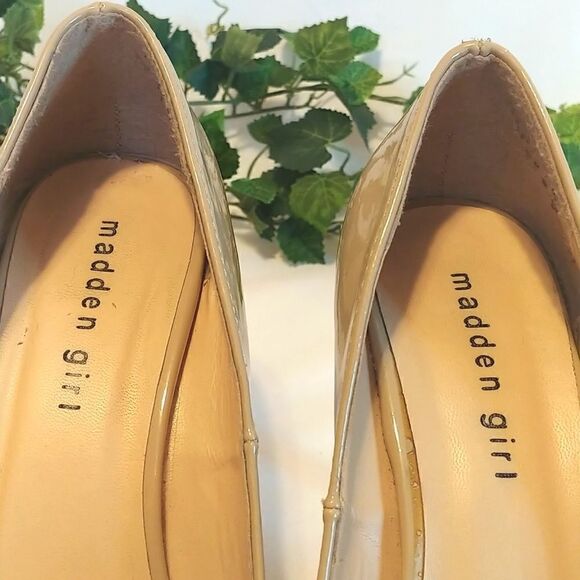 Madden Girl. Beautiful taupe heels. Size 6.5. Great Condition. - Picture 6 of 10